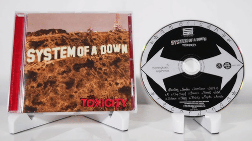 Álbuns Históricos: System of a Down – Toxicity (2001) – O Caos Organizado que Redefiniu o Metal Moderno